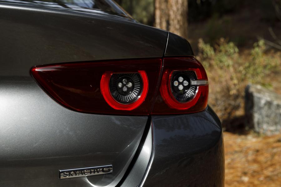 Детали экстерьера Mazda3 Sedan 2019 года  (NA) (фото 33 из 58)